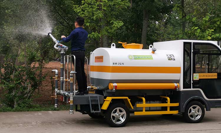 四輪灑水車(chē)