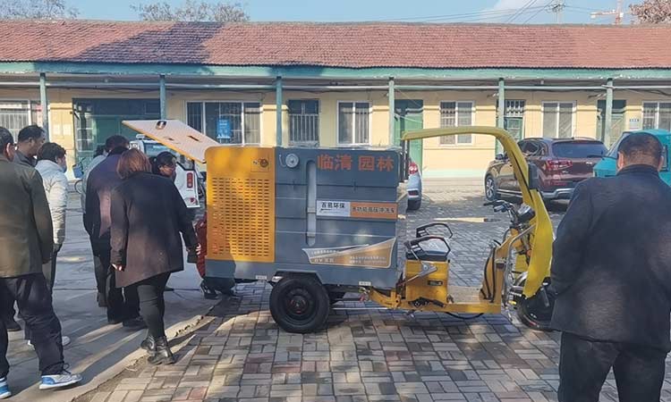 多功能高壓沖洗車進駐臨清環衛公司培訓現場