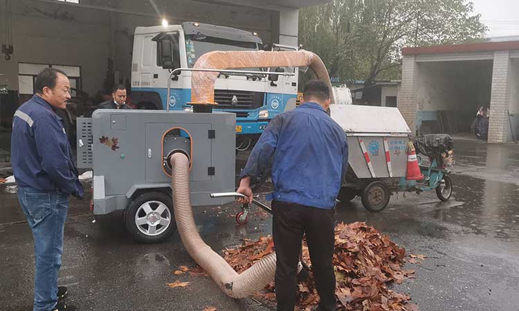 吸樹葉機吸取樹葉作業