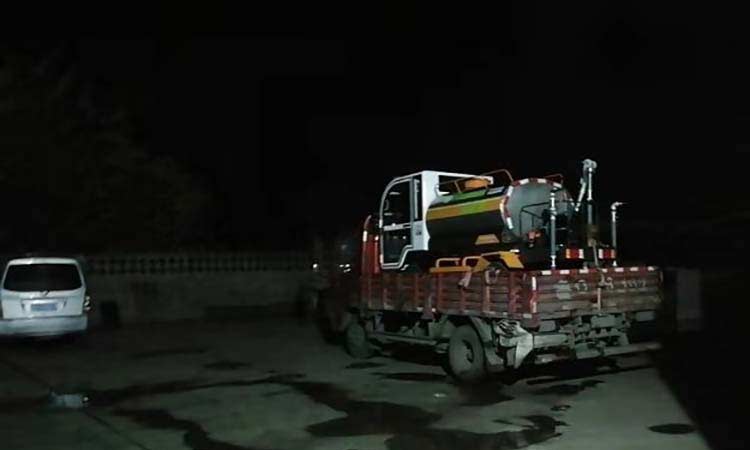 環衛四輪灑水車