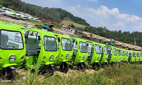 小型高壓清洗車抵達深圳某環衛公司指定交接地點