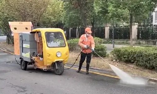 三輪高壓清洗車(chē)經(jīng)久耐用“奮戰(zhàn)一線(xiàn)”