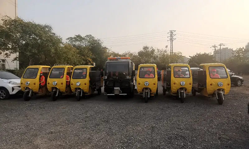 純電動洗掃車及多功能高壓清洗車發(fā)往河南某環(huán)衛(wèi)公司，交接完成！