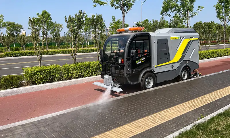 純電動(dòng)小型深度清潔車(chē)-機(jī)場(chǎng)景區(qū)物業(yè)人行道、輔道等路段衛(wèi)生治理，純電動(dòng)，更環(huán)保！！！