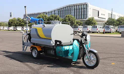 春季揚塵大，影響居住環境怎么辦？這款三輪霧炮灑水車幫您解決！