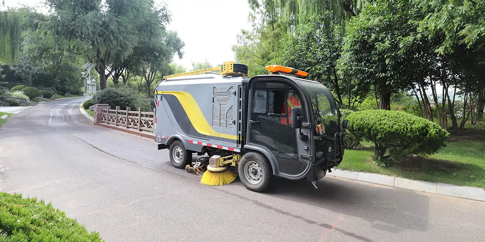 道路洗掃車_路面污漬清潔“專家”_電動洗掃車_環衛洗掃車_小型洗掃車