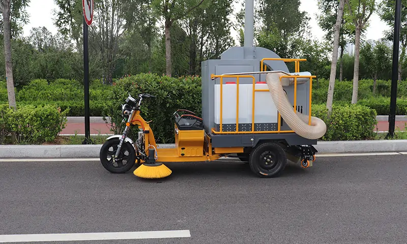 純電動三輪樹葉收集車，景區(qū)園林物業(yè)狹窄區(qū)域落葉收集轉(zhuǎn)運專用車！