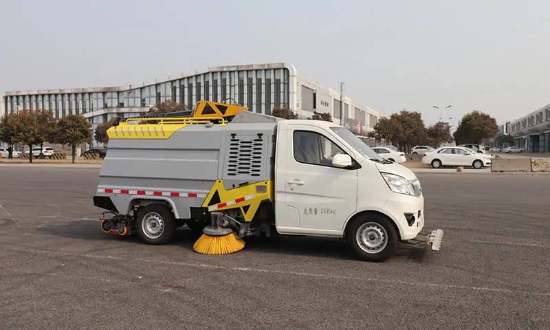 新品上市！新能源純電動洗掃車亮相！長安底盤可上牌，可旋轉機械臂帶高壓沖洗顯奇效！