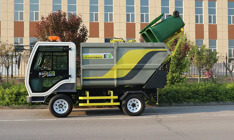 高效環保的四輪電動后裝式垃圾清運車，搖桿控制，雙人駕駛室，液壓動力十足！