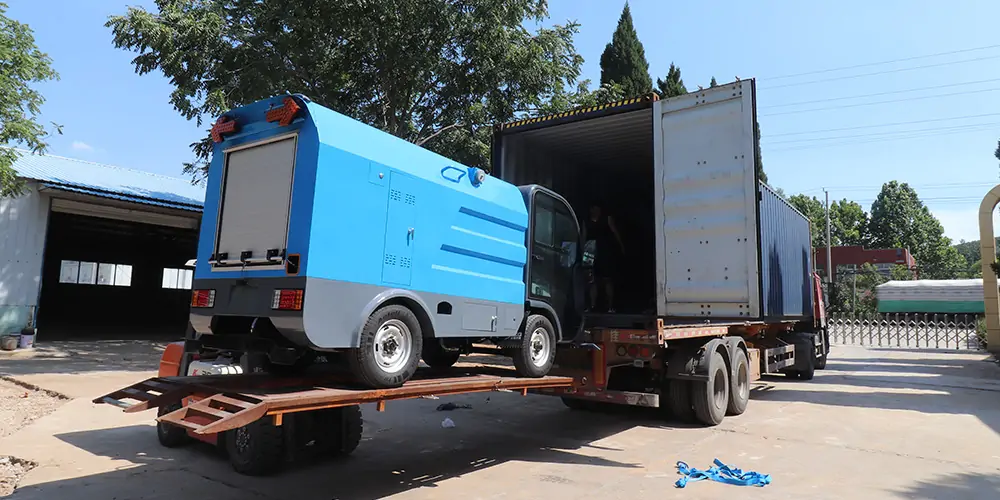 道路洗掃車_路面污漬清潔“專家”_電動洗掃車_環衛洗掃車_小型洗掃車