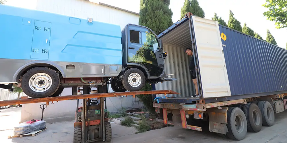 道路洗掃車_路面污漬清潔“專家”_電動洗掃車_環衛洗掃車_小型洗掃車