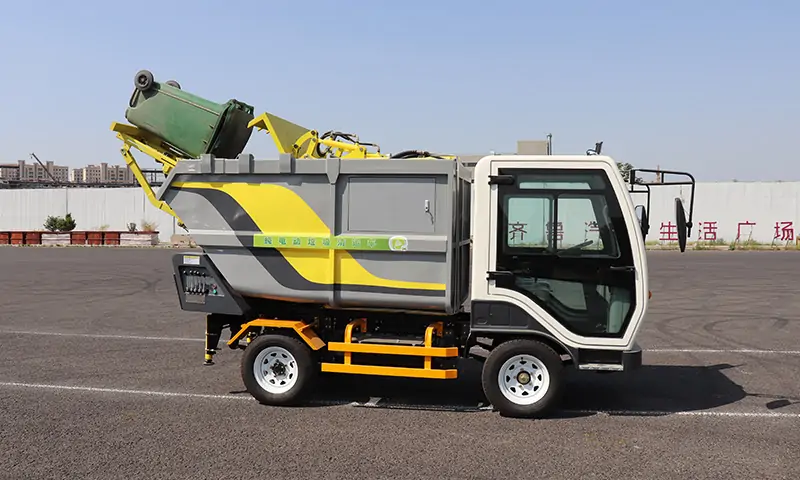 后裝式垃圾車：小區(qū)與廠區(qū)的理想選擇！垃圾轉(zhuǎn)運(yùn)好幫手！