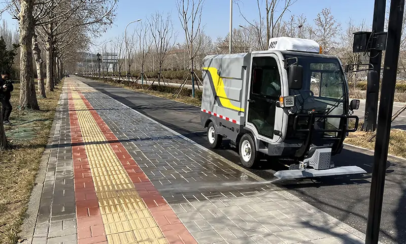 四輪多功能高壓沖洗車：環衛革命的綠色力量