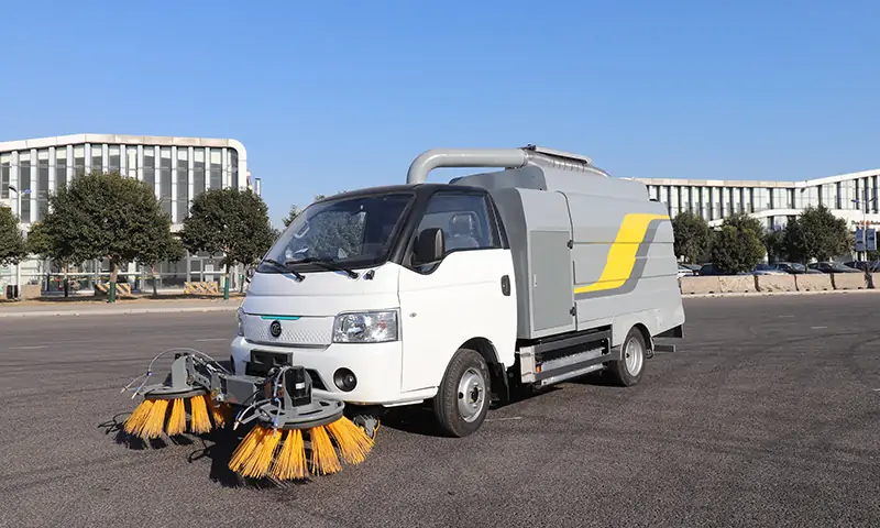 創(chuàng)新設(shè)計的輕型新能源樹葉收集車