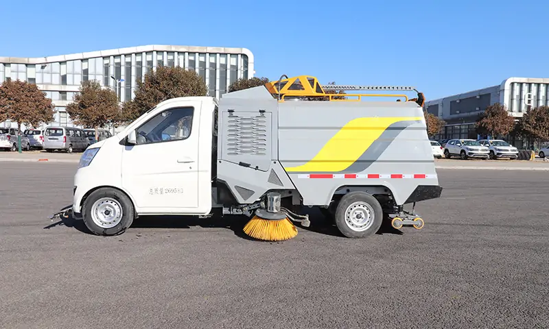 新能源小型洗掃車：市政環衛的綠色智慧利器