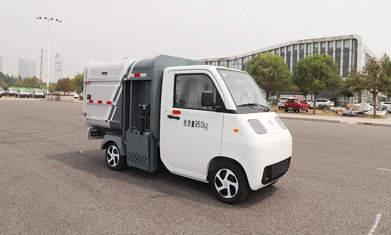 新能源四輪側裝垃圾清運車：垃圾轉運創新專業設備，有公告，可上牌