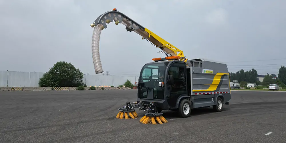 樹葉收集車，新能源樹葉收集車，多功能樹葉收集車，四輪樹葉收集車