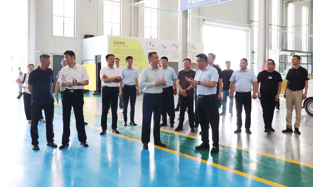 熱烈歡迎區(qū)委書(shū)記肖輝、區(qū)委常委辦公室主任劉興文、副區(qū)長(zhǎng)趙魯及各相關(guān)部門(mén)領(lǐng)導(dǎo)蒞臨我司調(diào)研指導(dǎo)！