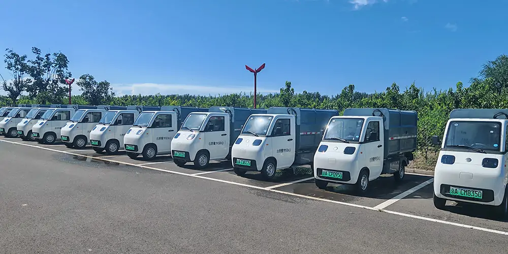 新能源側裝垃圾車,側裝式垃圾車,垃圾車,小型垃圾車 新能源側裝垃圾車,側裝式垃圾車,垃圾車,小型垃圾車