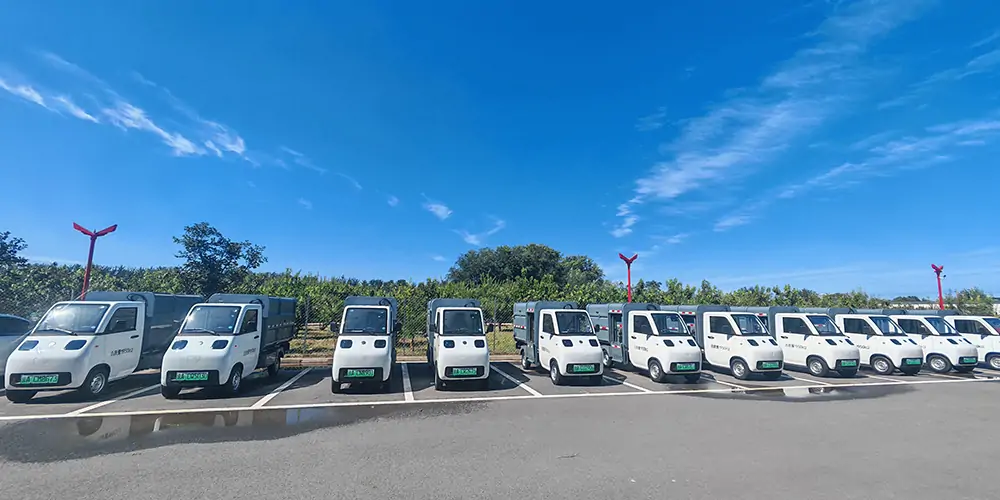 新能源側裝垃圾車,側裝式垃圾車,垃圾車,小型垃圾車 新能源側裝垃圾車,側裝式垃圾車,垃圾車,小型垃圾車