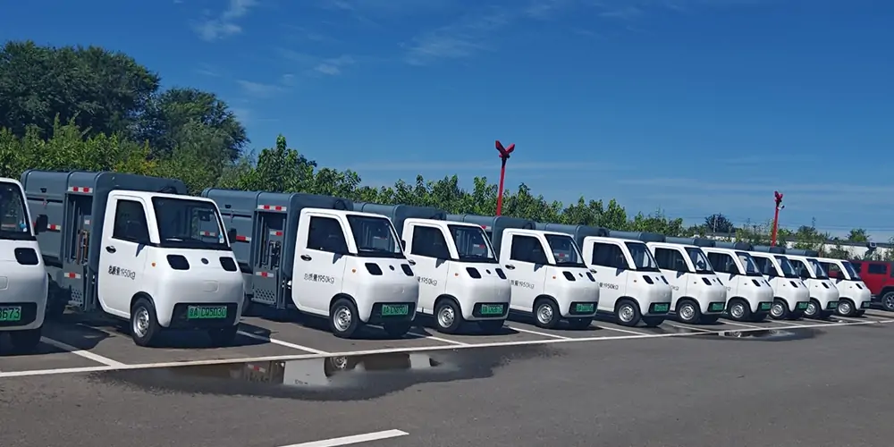 新能源側裝垃圾車,側裝式垃圾車,垃圾車,小型垃圾車 新能源側裝垃圾車,側裝式垃圾車,垃圾車,小型垃圾車