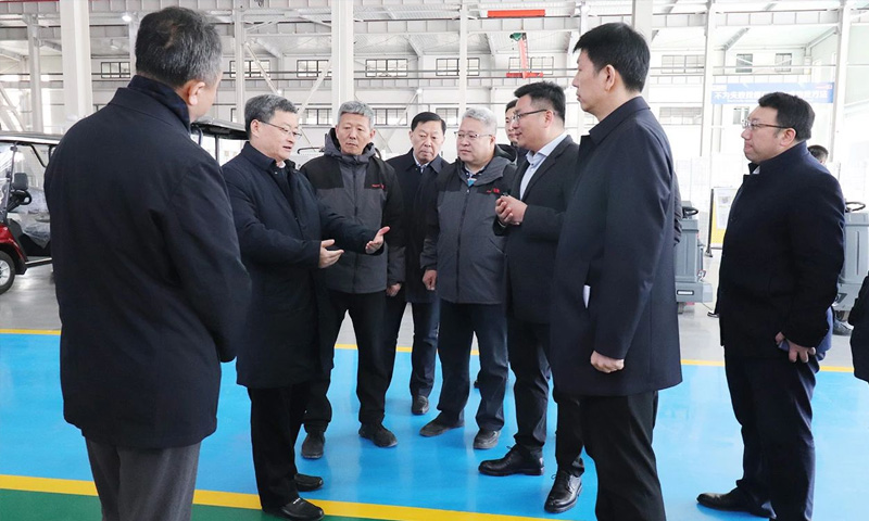 熱烈歡迎濟(jì)南市長(zhǎng)于海田蒞臨巨能智造產(chǎn)業(yè)園區(qū)調(diào)研復(fù)工及科技創(chuàng)新發(fā)展情況！深入山東百易新能源環(huán)衛(wèi)車(chē)總裝車(chē)間參觀指導(dǎo)！