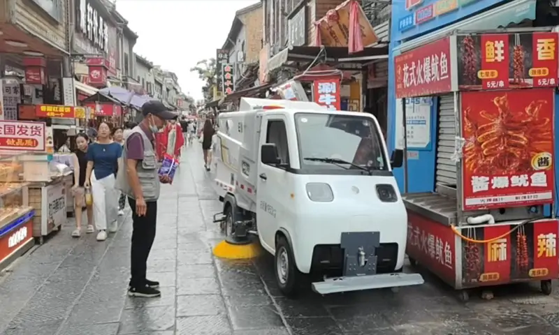 新能源洗掃車(chē)現(xiàn)場(chǎng)實(shí)拍：綠色科技助力城市潔凈