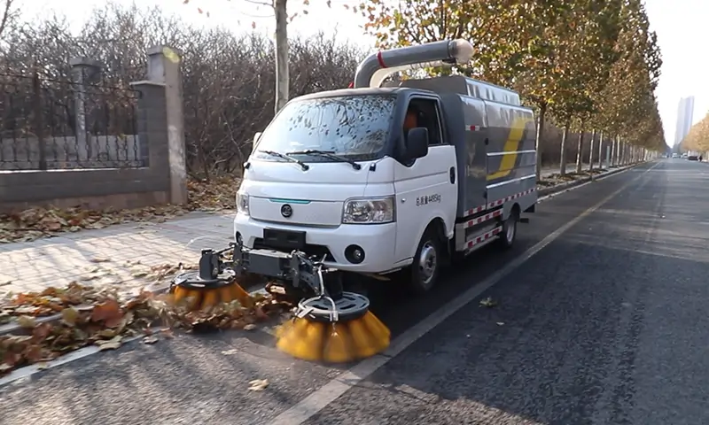 純電動(dòng)樹(shù)葉收集車(chē)：智慧環(huán)衛(wèi)新時(shí)代的綠色裝備