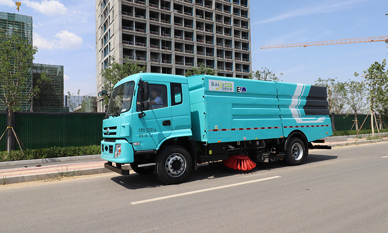 新能源洗掃車(chē)亮相城市街頭：智能清潔，守護(hù)城市“顏值”