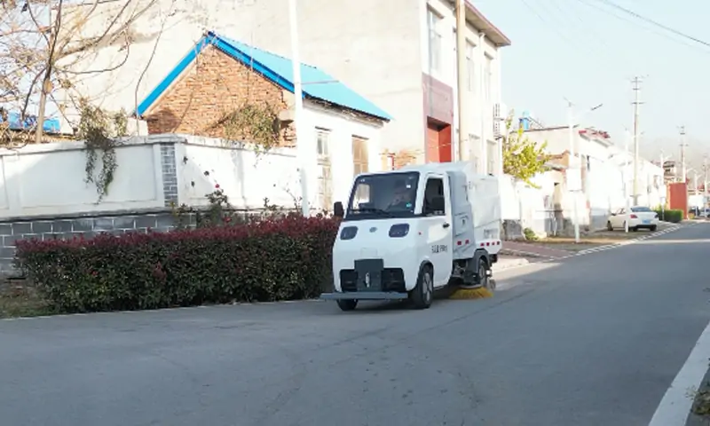 百易長青牌新能源洗掃車：賦能城市環衛的高效清潔利器